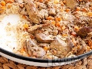 Рецепта Вкусен печен крехък свински черен дроб с ориз и лук на фурна